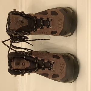 NEW Vasque Boots
